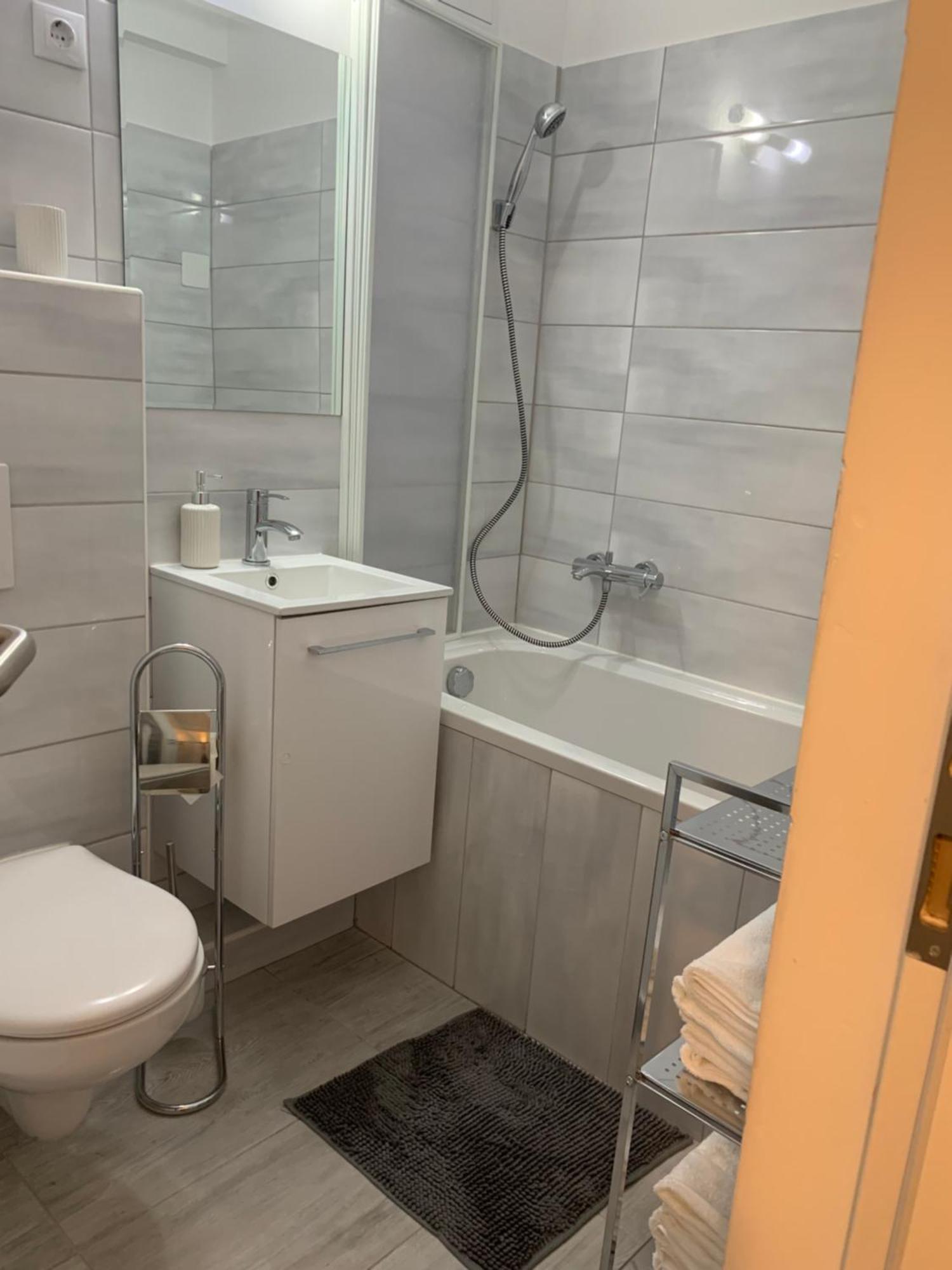Origo Apartment Gyor Exterior photo